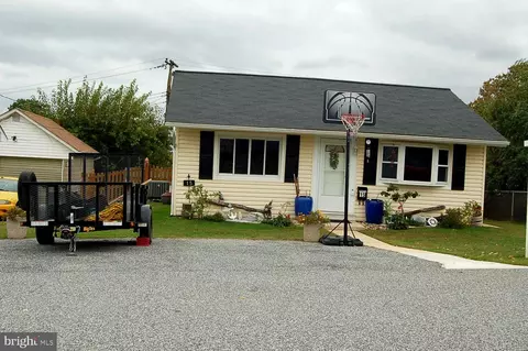 15 Gyro Dr, Middle River, MD 21220