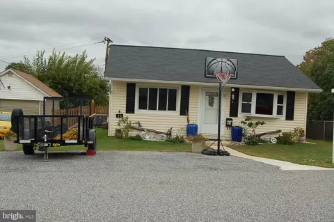 15 Gyro Dr, Middle River, MD 21220