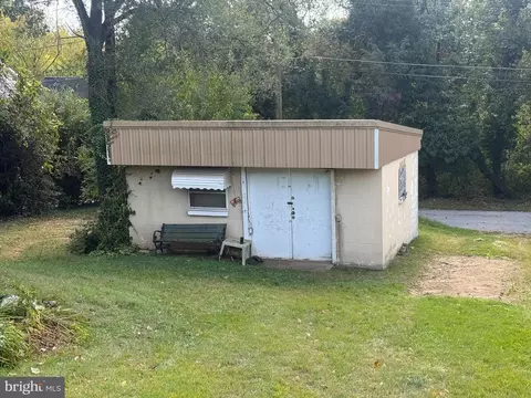 111 Ridge Ave, Halethorpe, MD 21227 photo 2