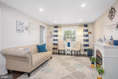 Entry Way - 8442 Coco Rd, Rosedale, MD 21237 photo 2 of 8
