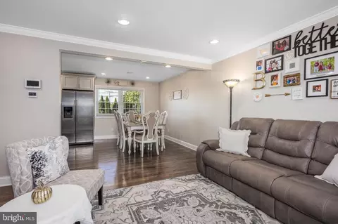Entry Way - 8442 Coco Rd, Rosedale, MD 21237 photo 4 of 8