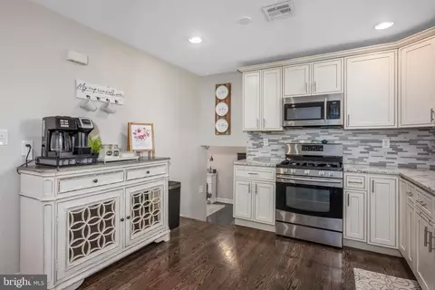Entry Way - 8442 Coco Rd, Rosedale, MD 21237 photo 7 of 8