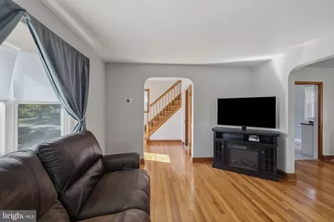 1246 Elm Rd, Halethorpe, MD 21227 photo 4