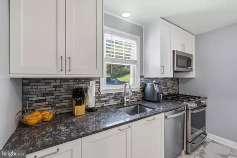 1246 Elm Rd, Halethorpe, MD 21227 photo 6