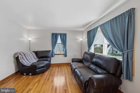 1246 Elm Rd, Halethorpe, MD 21227 photo 5