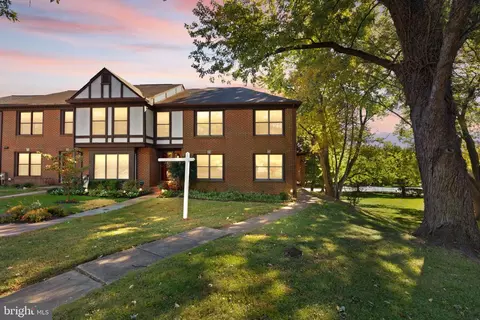 9 Dickens Sq, Lutherville Timonium, MD 21093