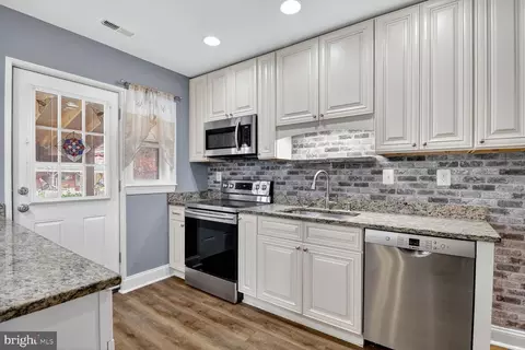 Kitchen - 1922 Ormand Rd, Dundalk, MD 21222 photo 2 of 3