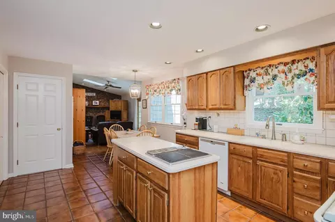 Kitchen - 26 Constantine Dr, Phoenix, MD 21131 photo 2 of 4