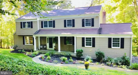 8 Wythe Ct, Glen Arm, MD 21057