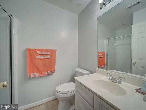 Bath - 815 Lowe Rd, Middle River, MD 21220 photo 1 of 7