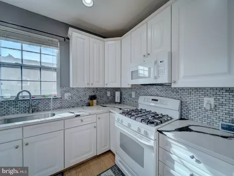 Kitchen - 815 Lowe Rd, Middle River, MD 21220 photo 4 of 5