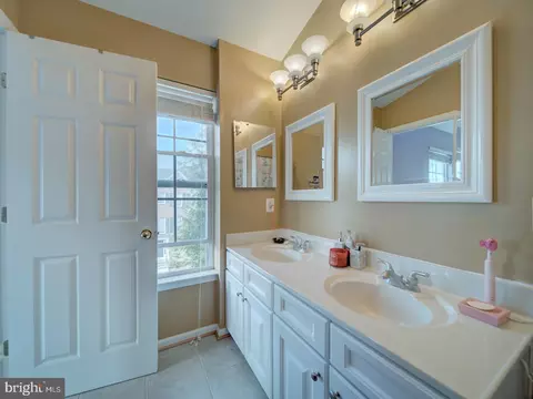 Bath - 815 Lowe Rd, Middle River, MD 21220 photo 5 of 7