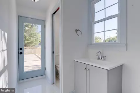 Entry Way - 5717 Station Rd, White Marsh, MD 21162 photo 4 of 5