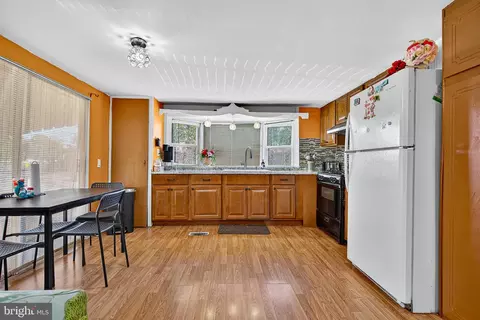 210 Trailway Rd, Middle River, MD 21220