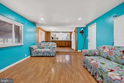 210 Trailway Rd, Middle River, MD 21220 photo 8