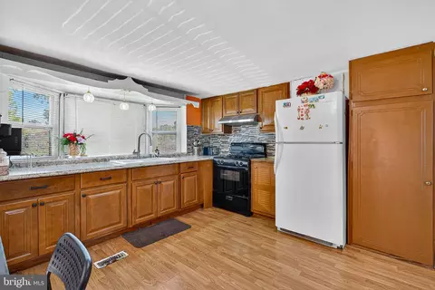 210 Trailway Rd, Middle River, MD 21220