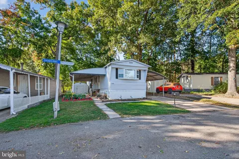 210 Trailway Rd, Middle River, MD 21220
