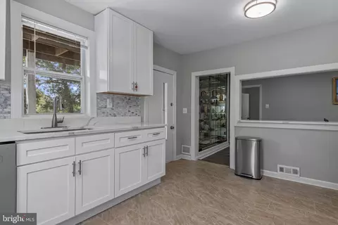 Entry Way - 5834 Stevens Rd, White Marsh, MD 21162 photo 8 of 13