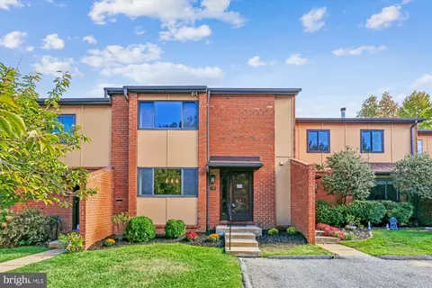 15 Lacosta Ct, Towson, MD 21204