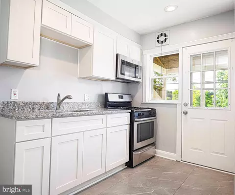 Kitchen - 114 Riverthorn Rd, Middle River, MD 21220 photo 1 of 2