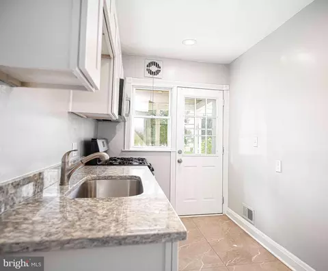 Kitchen - 114 Riverthorn Rd, Middle River, MD 21220 photo 2 of 2