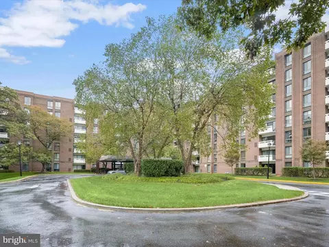 7 Slade Ave #403, Pikesville, MD 21208