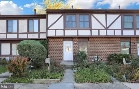 27 Bourbon Ct, Parkville, MD 21234