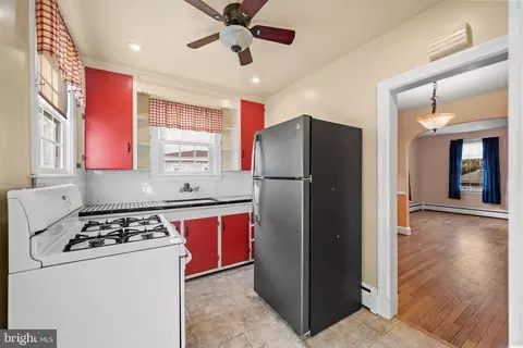 4605 Linden Ave, Halethorpe, MD 21227 photo 4