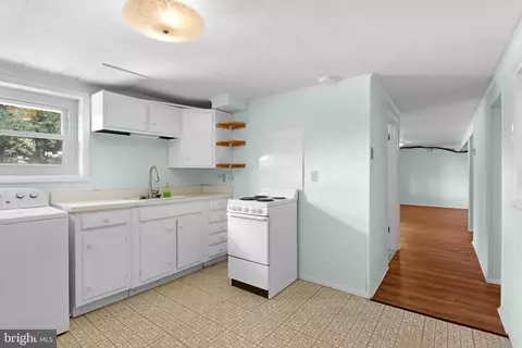 Entry Way - 9641 Dundawan Rd, Nottingham, MD 21236 photo 5 of 7