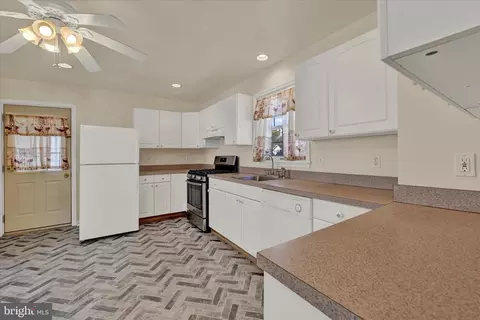 Entry Way - 1203 Fairfield Ave, Baltimore, MD 21209 photo 1 of 5