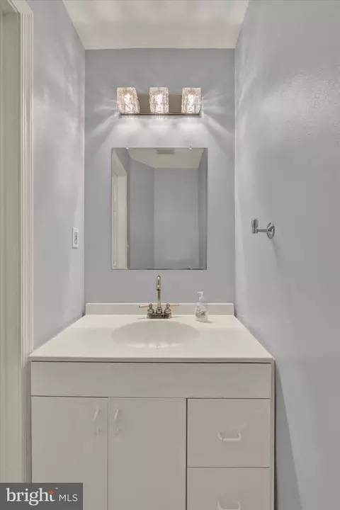 Bath - 1203 Fairfield Ave, Baltimore, MD 21209 photo 1 of 2