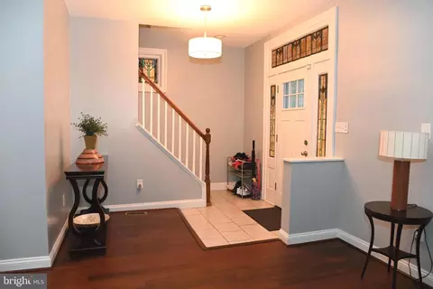 Entry Way - 4306 Belmar Ave, Baltimore, MD 21206 photo 4 of 5