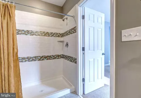 Bath - 4306 Belmar Ave, Baltimore, MD 21206 photo 2 of 4
