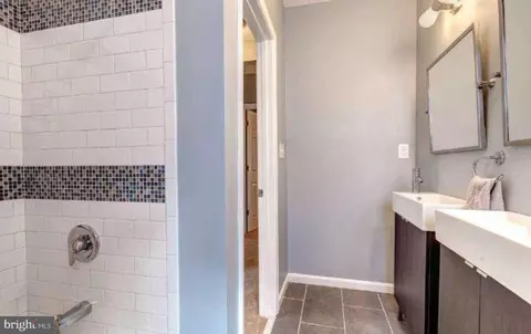 Bath - 4306 Belmar Ave, Baltimore, MD 21206 photo 4 of 4