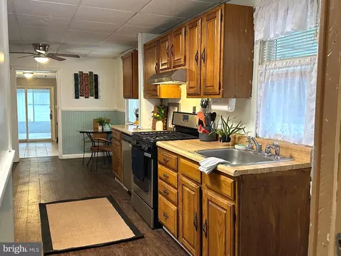 625 New Jersey Ave, Essex, MD 21221 photo 8