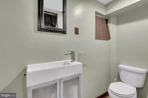 Bath - 315 Westowne Rd, Baltimore, MD 21229 photo 4 of 5