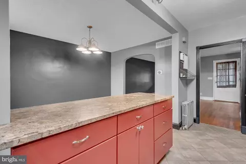 Entry Way - 315 Westowne Rd, Baltimore, MD 21229 photo 4 of 5