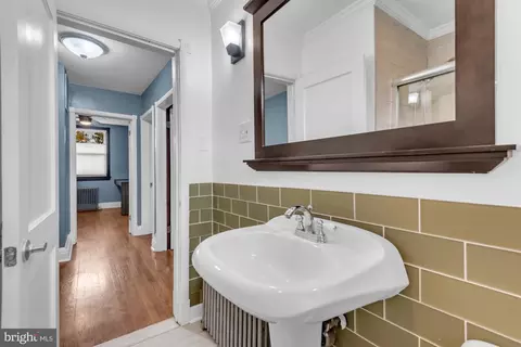 Bath - 315 Westowne Rd, Baltimore, MD 21229 photo 3 of 5