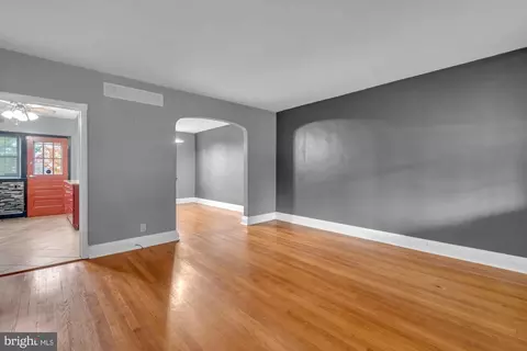 Entry Way - 315 Westowne Rd, Baltimore, MD 21229 photo 1 of 5