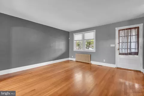 Living - 315 Westowne Rd, Baltimore, MD 21229 photo 1 of 3