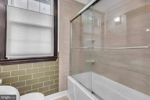 Bath - 315 Westowne Rd, Baltimore, MD 21229 photo 2 of 5