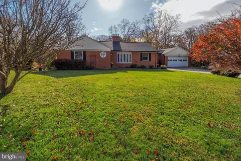 1108 Hampton Garth Garth, Towson, MD 21286 photo 4