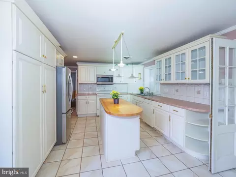 1108 Hampton Garth Garth, Towson, MD 21286 photo 27