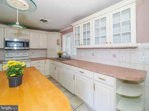 1108 Hampton Garth Garth, Towson, MD 21286 photo 25