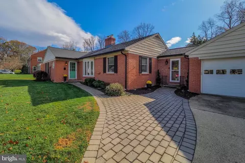 1108 Hampton Garth Garth, Towson, MD 21286 photo 3