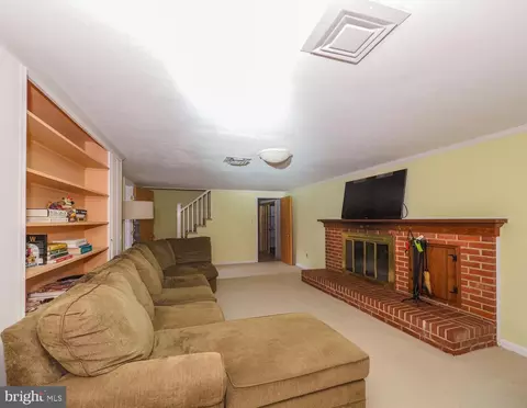 1108 Hampton Garth Garth, Towson, MD 21286 photo 40