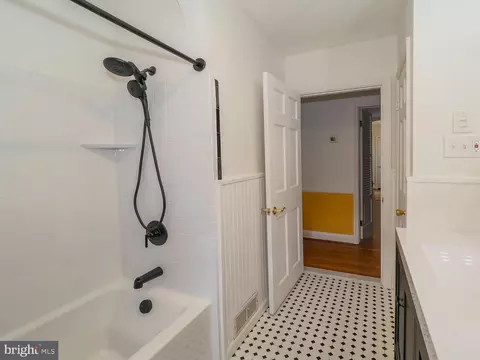 1108 Hampton Garth Garth, Towson, MD 21286 photo 19