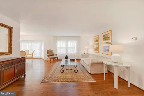Living - 4 Midcrest Ct, Towson, MD 21286 photo 2 of 5