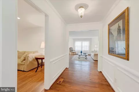 Entry Way - 4 Midcrest Ct, Towson, MD 21286 photo 1 of 3