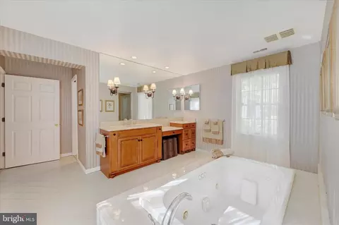 Bath - 4 Midcrest Ct, Towson, MD 21286 photo 3 of 4